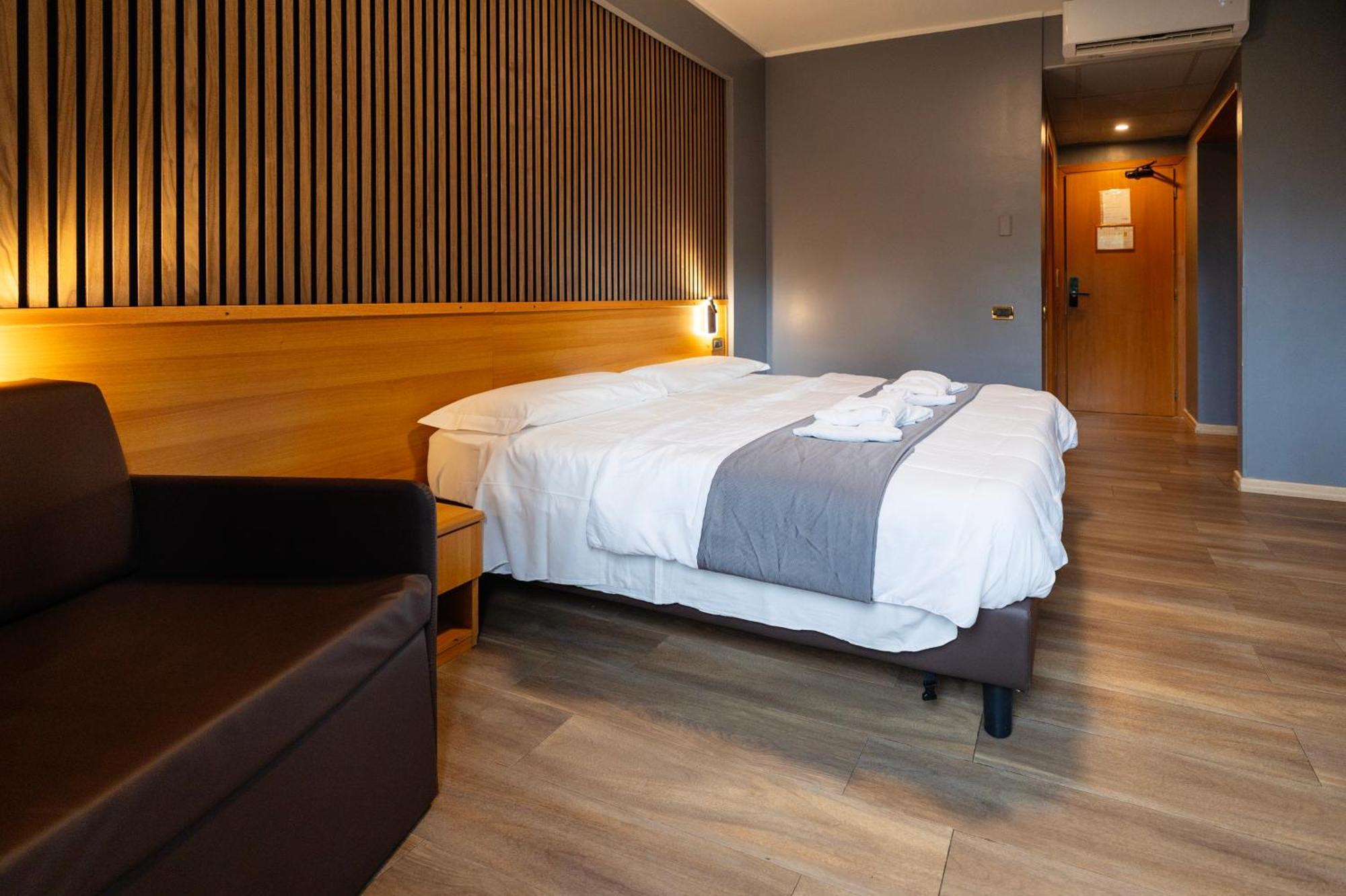 เชปเปอร์ โฮเทล แอนด์ โฮสเทล Hotel โรม ภายนอก รูปภาพ